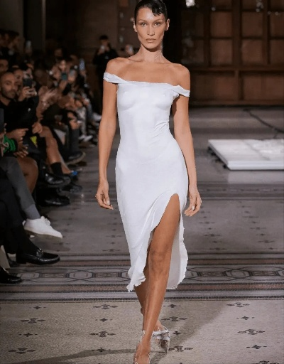 2026春夏时装周露肉指南，告别土味性感的高级裸露法则