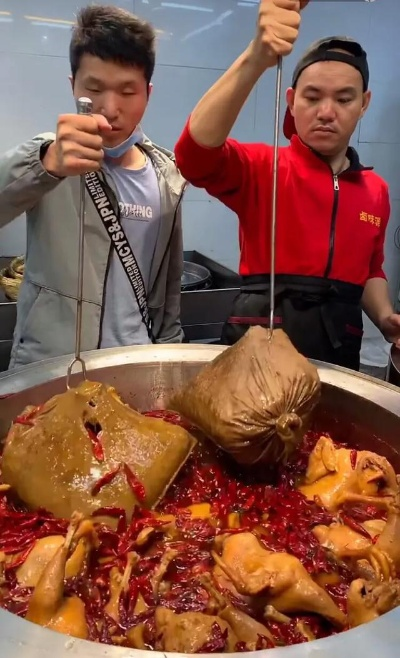 水煮鹿顶鸡第二季怎么赢?深度解析隐藏身份与老六玩法 水煮鹿顶鸡第二季怎么赢?深度解析隐藏身份与老六玩法