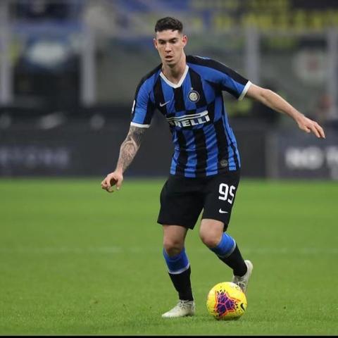 忠诚镌刻蓝黑信仰,“小将”镇守球队后防! 忠诚镌刻蓝黑信仰,“小将”镇守球队后防!