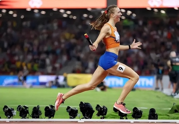 全攻全守战术重现,荷兰飞人赛场展震撼 全攻全守战术重现,荷兰飞人赛场展震撼