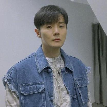 “他一来我就想吐”！日本偶像被恶心粉丝折磨，却还不敢拉黑？