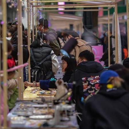 《逆战未来》顶不住了！三把传说武器齐发，樱之城新赛季玩法大揭秘