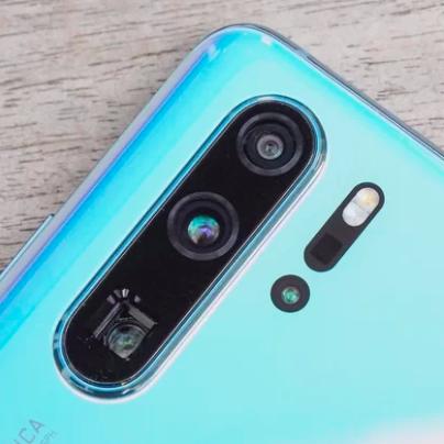 揭秘iPhone 16 Pro潜望镜，四重反射棱镜如何重塑手机摄影？