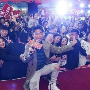 官方笑称35年破亿，首发销量超越马拉松创同类新高