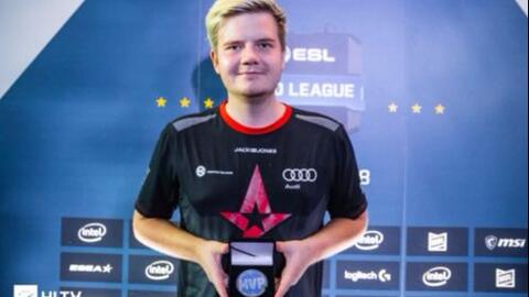 EPL冠军争夺战，NAVI对决Aurora，新冠军与MVP今夜诞生