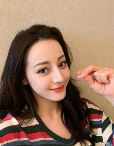 热巴百张自拍刷屏?揭秘高颜值自拍构图与修图门道 热巴百张自拍刷屏?揭秘高颜值自拍构图与修图门道