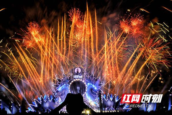 浏阳烟花点燃魔域次元盛宴 双向赋能共赴狂欢 浏阳烟花点燃魔域次元盛宴 双向赋能共赴狂欢