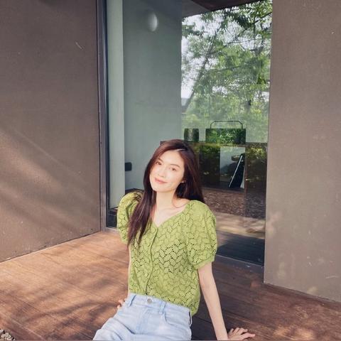 何穗合影全解析，普通人如何借鉴超模C位出圈法则