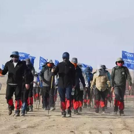 红色沙漠高管回应操作争议，学会如骑自行车