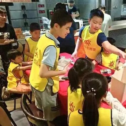 巅峰极速联动挑战赛，经典模式致敬名场面，通关赢限定贴画！