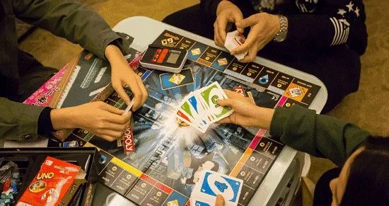 拒绝冷场!揭秘2026年最火聚会桌游与组织面杀全攻略 拒绝冷场!揭秘2026年最火聚会桌游与组织面杀全攻略