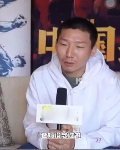 狂飙李宏伟观战北京男篮名场面,首钢主场为何成玩家打卡圣地? 狂飙李宏伟观战北京男篮名场面,首钢主场为何成玩家打卡圣地?