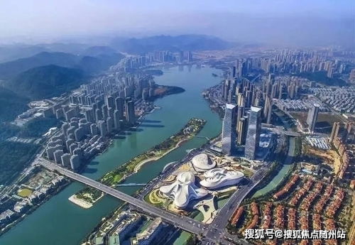 张雪峰退场背后，教育顶流与时代焦虑