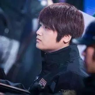 LOL微笑第一视角怎么学？掌握这套ADC对线细节上分如喝水