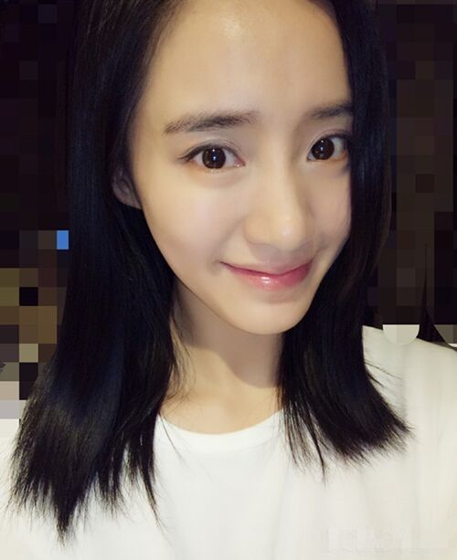 王智泳装穿搭全解析，如何复刻秋雅校花级的沙滩身材？