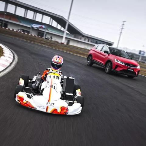 跑跑卡丁车视频教学，如何利用慢放解析突破赛道记录极限？