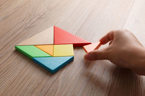 2026年最火中国益智游戏盘点，鲁班锁与华容道的硬核解法与智商提升秘籍