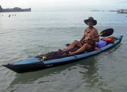 英国300人裸泳盛况，揭秘这场壮观画面的参与门道