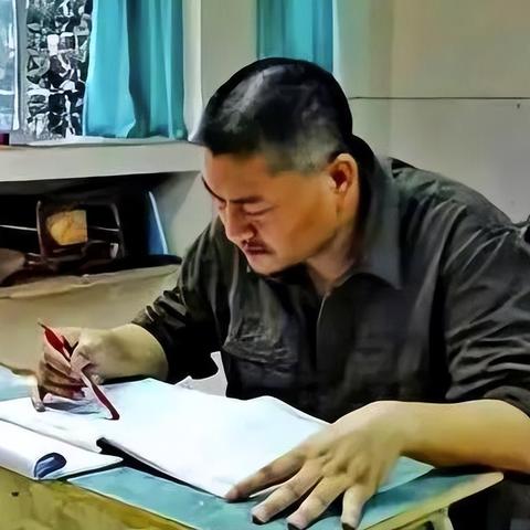 梁实27次高考424分未达二本线，复读尽头是执念还是出路？