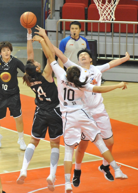 体坛篮球经理2交易指南，低配球员逆袭总冠军的战术奥秘