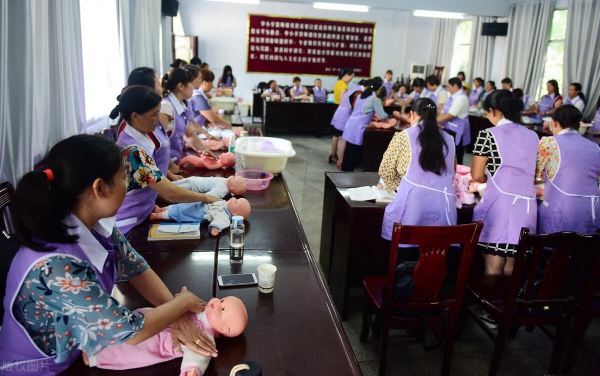 华夏免费版官网入口在哪？零氪玩家搬砖赚钱与避坑实战指南